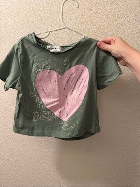 Girls' Green Short-Sleeve Tee with Pink Heart Graphic